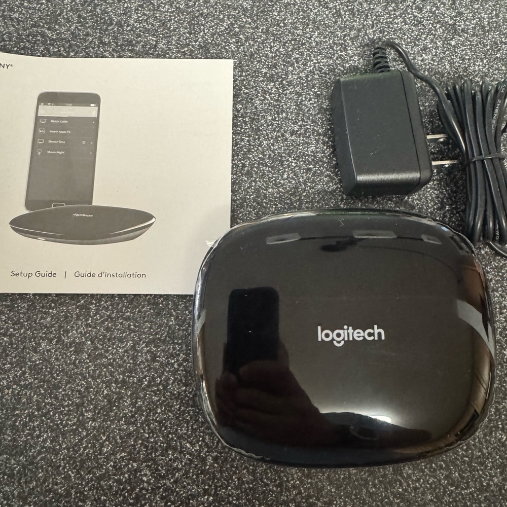 Logitech Black Wireless Charging Hub